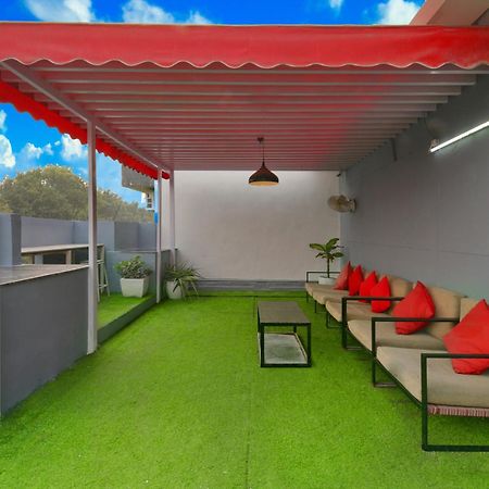 Divine Inn Couple Friendly Hotel Near Sector 51 Metro Station Noida Bagian luar foto