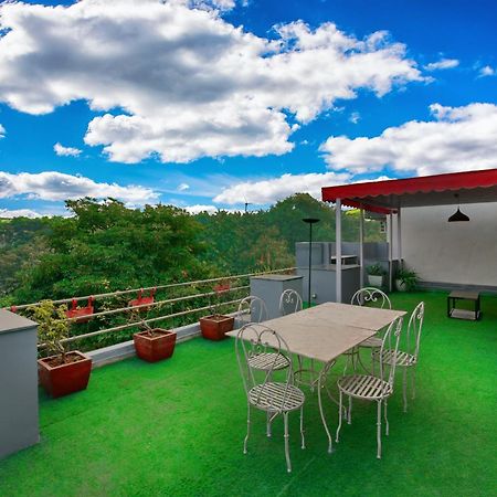 Divine Inn Couple Friendly Hotel Near Sector 51 Metro Station Noida Bagian luar foto