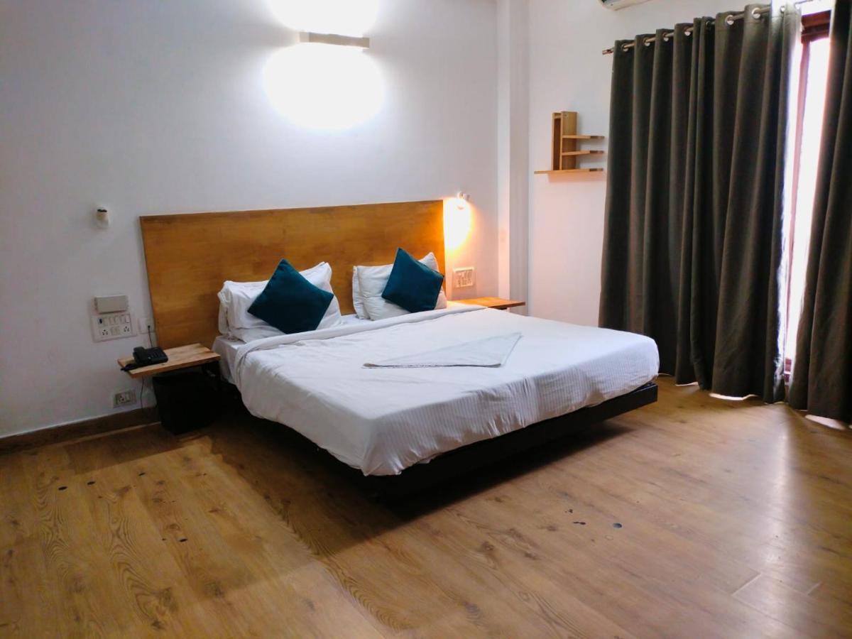 Divine Inn Couple Friendly Hotel Near Sector 51 Metro Station Noida Bagian luar foto