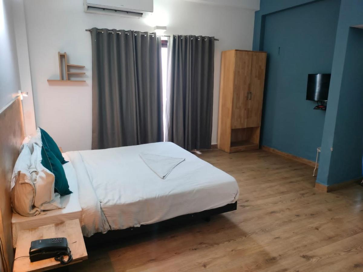 Divine Inn Couple Friendly Hotel Near Sector 51 Metro Station Noida Bagian luar foto