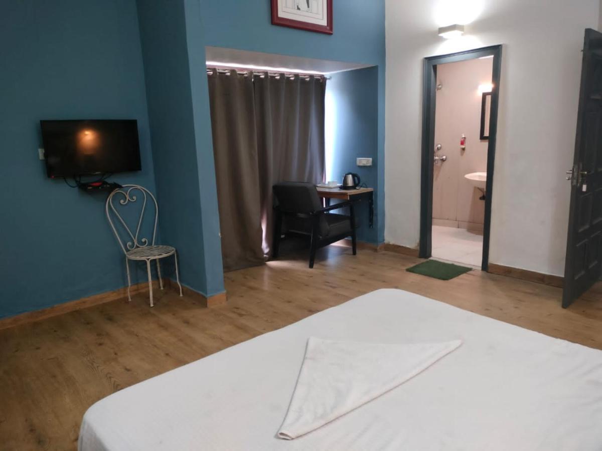 Divine Inn Couple Friendly Hotel Near Sector 51 Metro Station Noida Bagian luar foto