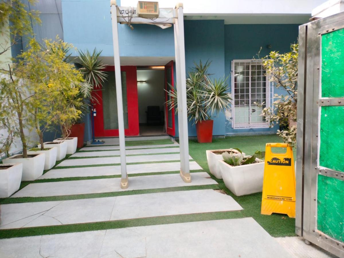 Divine Inn Couple Friendly Hotel Near Sector 51 Metro Station Noida Bagian luar foto