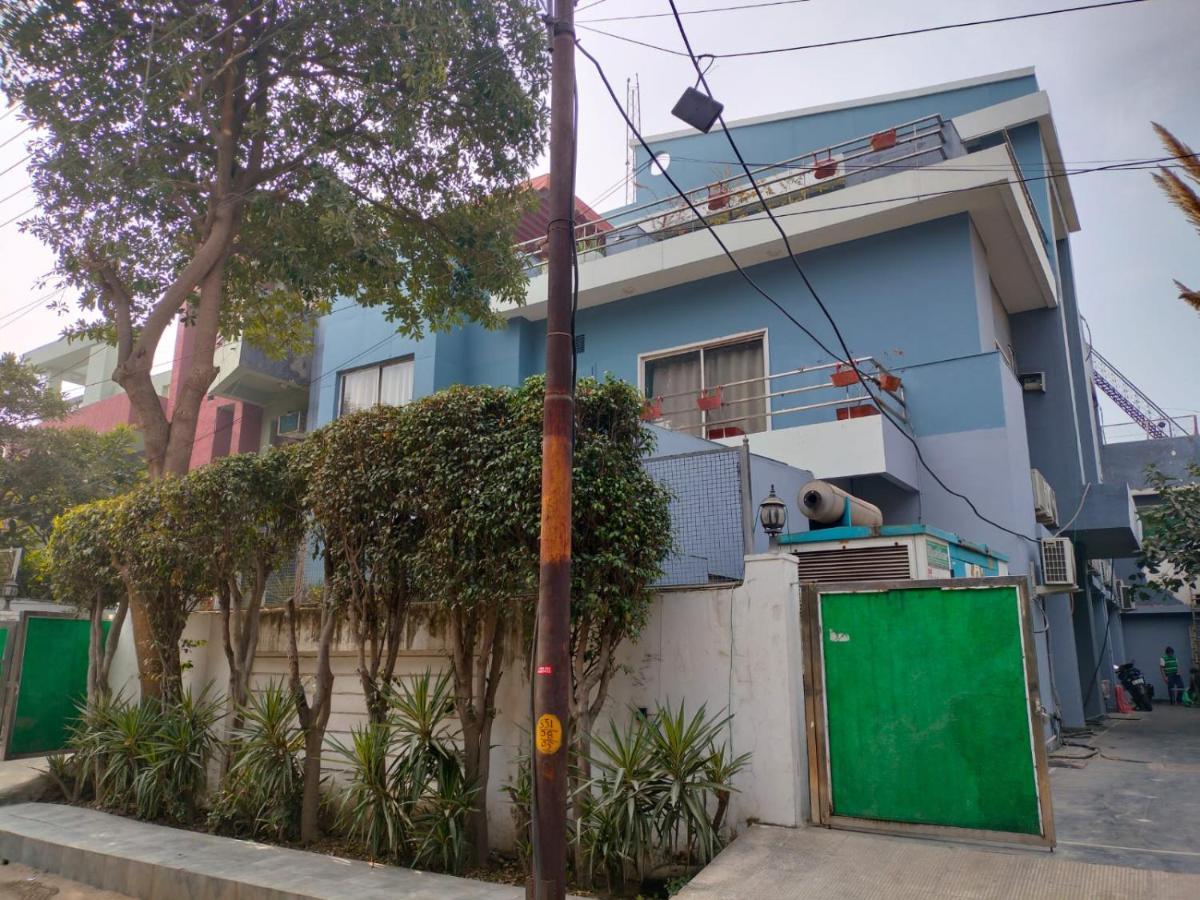 Divine Inn Couple Friendly Hotel Near Sector 51 Metro Station Noida Bagian luar foto
