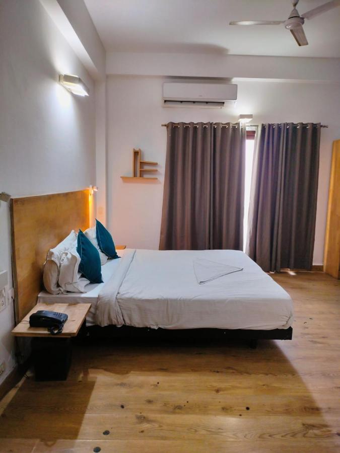 Divine Inn Couple Friendly Hotel Near Sector 51 Metro Station Noida Bagian luar foto