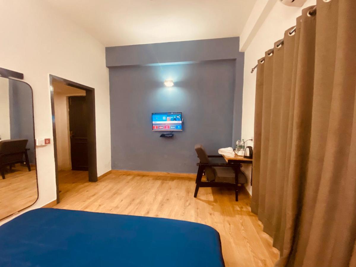 Divine Inn Couple Friendly Hotel Near Sector 51 Metro Station Noida Bagian luar foto