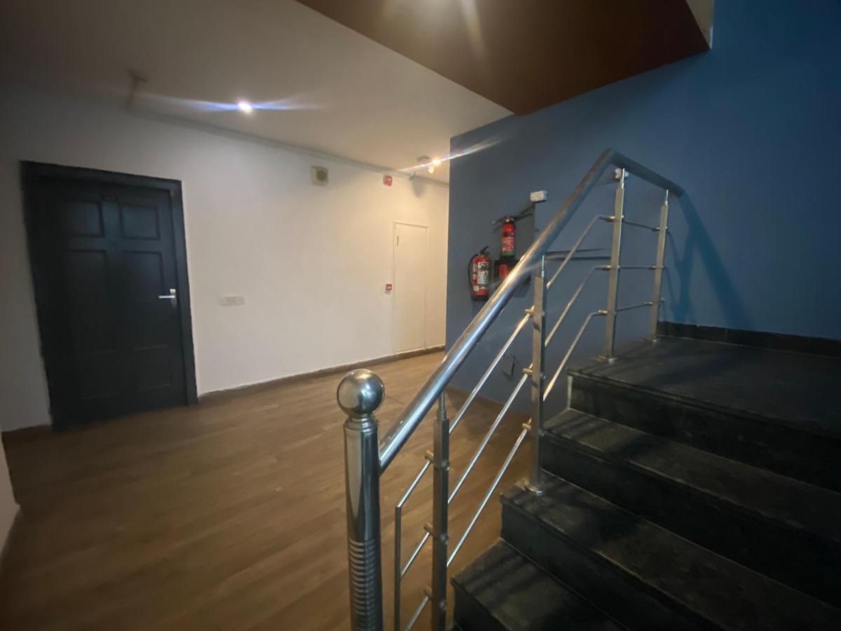 Divine Inn Couple Friendly Hotel Near Sector 51 Metro Station Noida Bagian luar foto