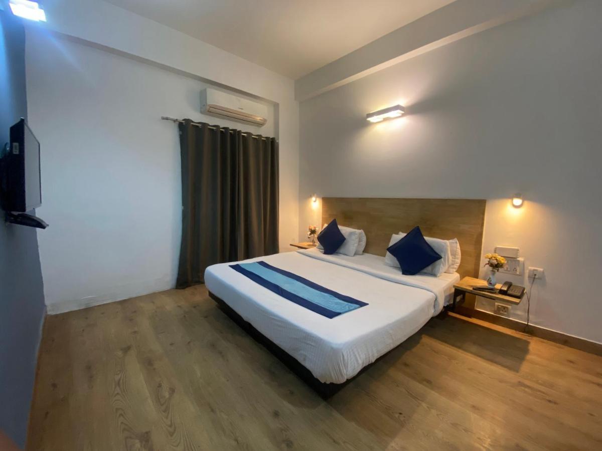 Divine Inn Couple Friendly Hotel Near Sector 51 Metro Station Noida Bagian luar foto