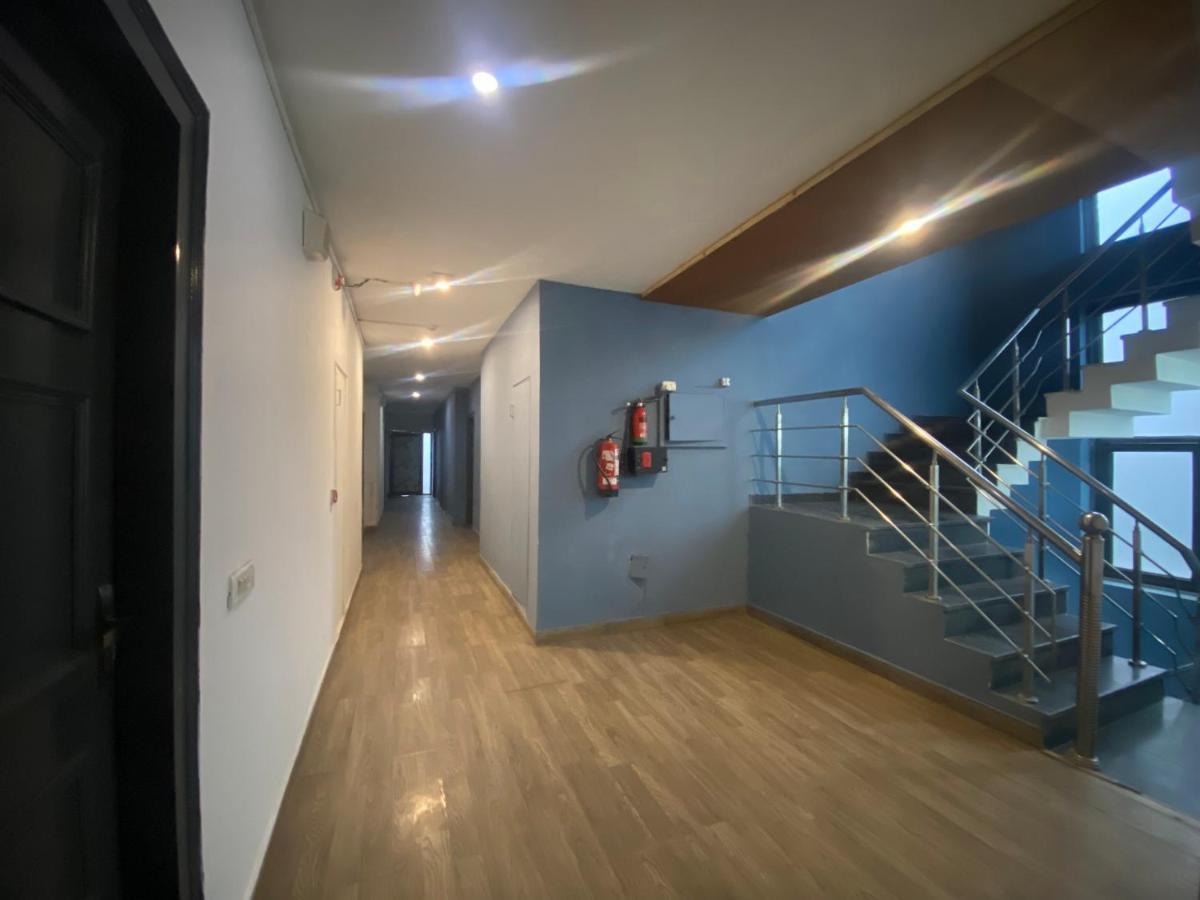 Divine Inn Couple Friendly Hotel Near Sector 51 Metro Station Noida Bagian luar foto