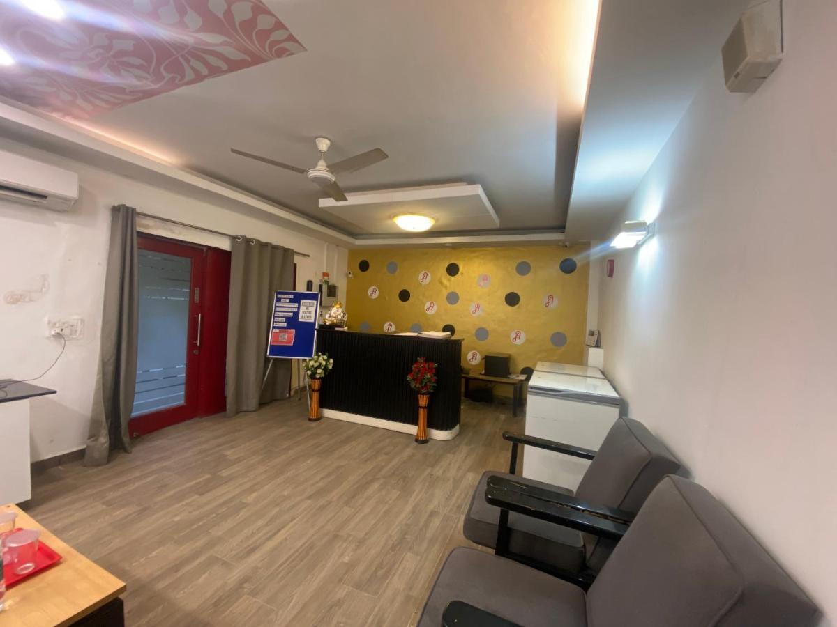 Divine Inn Couple Friendly Hotel Near Sector 51 Metro Station Noida Bagian luar foto