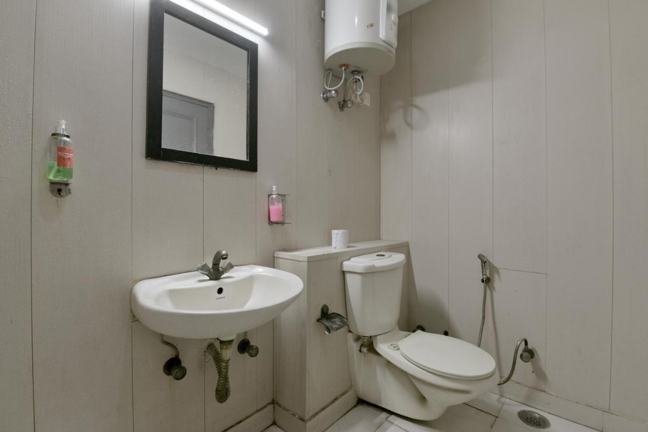 Divine Inn Couple Friendly Hotel Near Sector 51 Metro Station Noida Bagian luar foto
