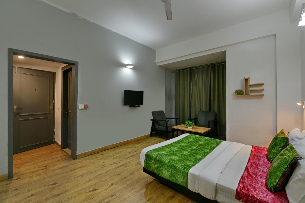Divine Inn Couple Friendly Hotel Near Sector 51 Metro Station Noida Bagian luar foto
