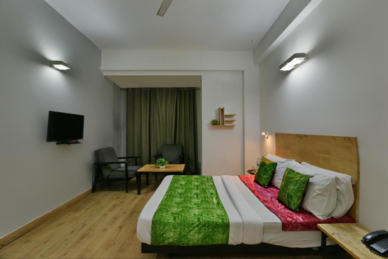 Divine Inn Couple Friendly Hotel Near Sector 51 Metro Station Noida Bagian luar foto