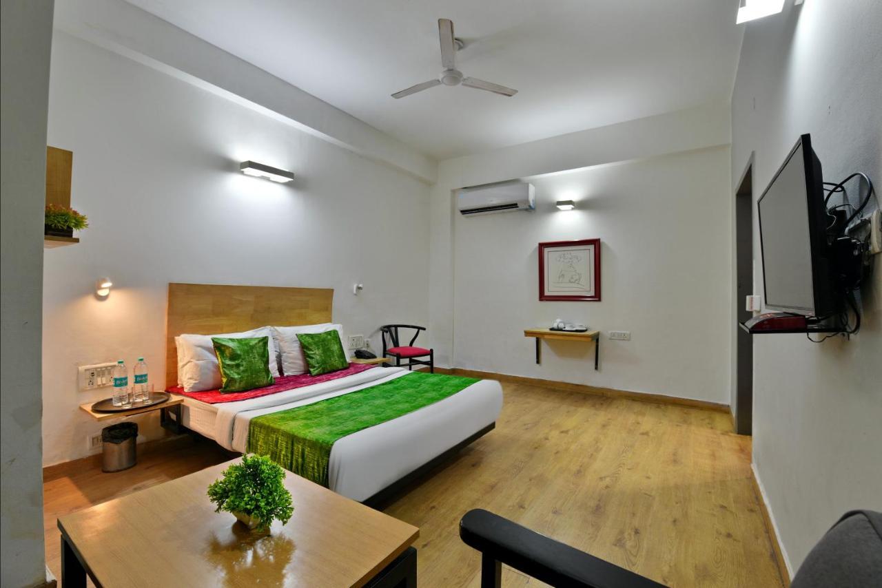 Divine Inn Couple Friendly Hotel Near Sector 51 Metro Station Noida Bagian luar foto