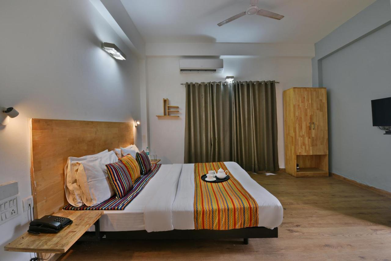 Divine Inn Couple Friendly Hotel Near Sector 51 Metro Station Noida Bagian luar foto