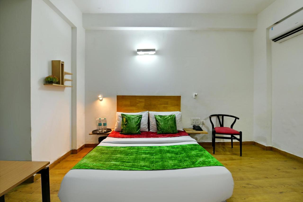 Divine Inn Couple Friendly Hotel Near Sector 51 Metro Station Noida Bagian luar foto