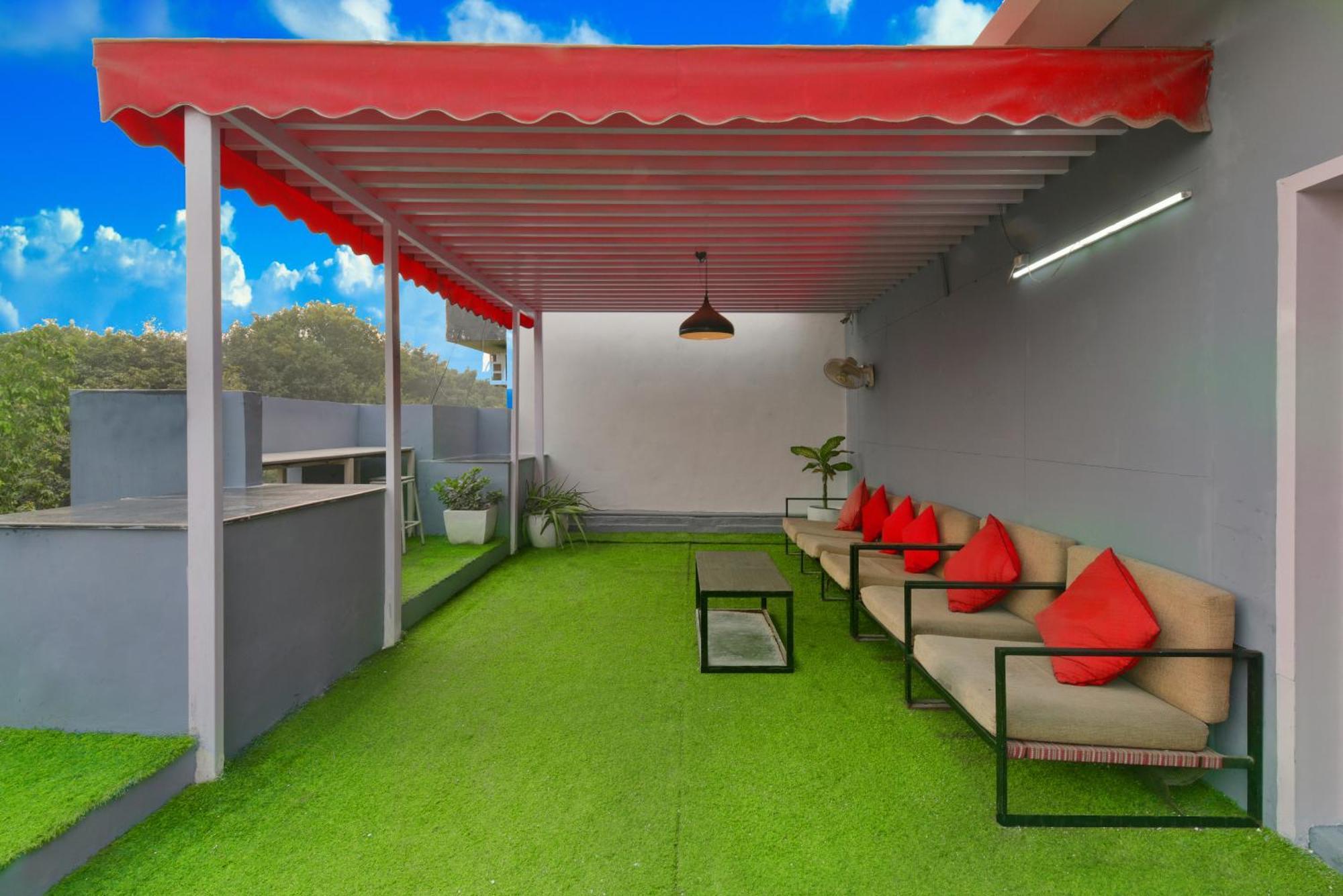 Divine Inn Couple Friendly Hotel Near Sector 51 Metro Station Noida Bagian luar foto