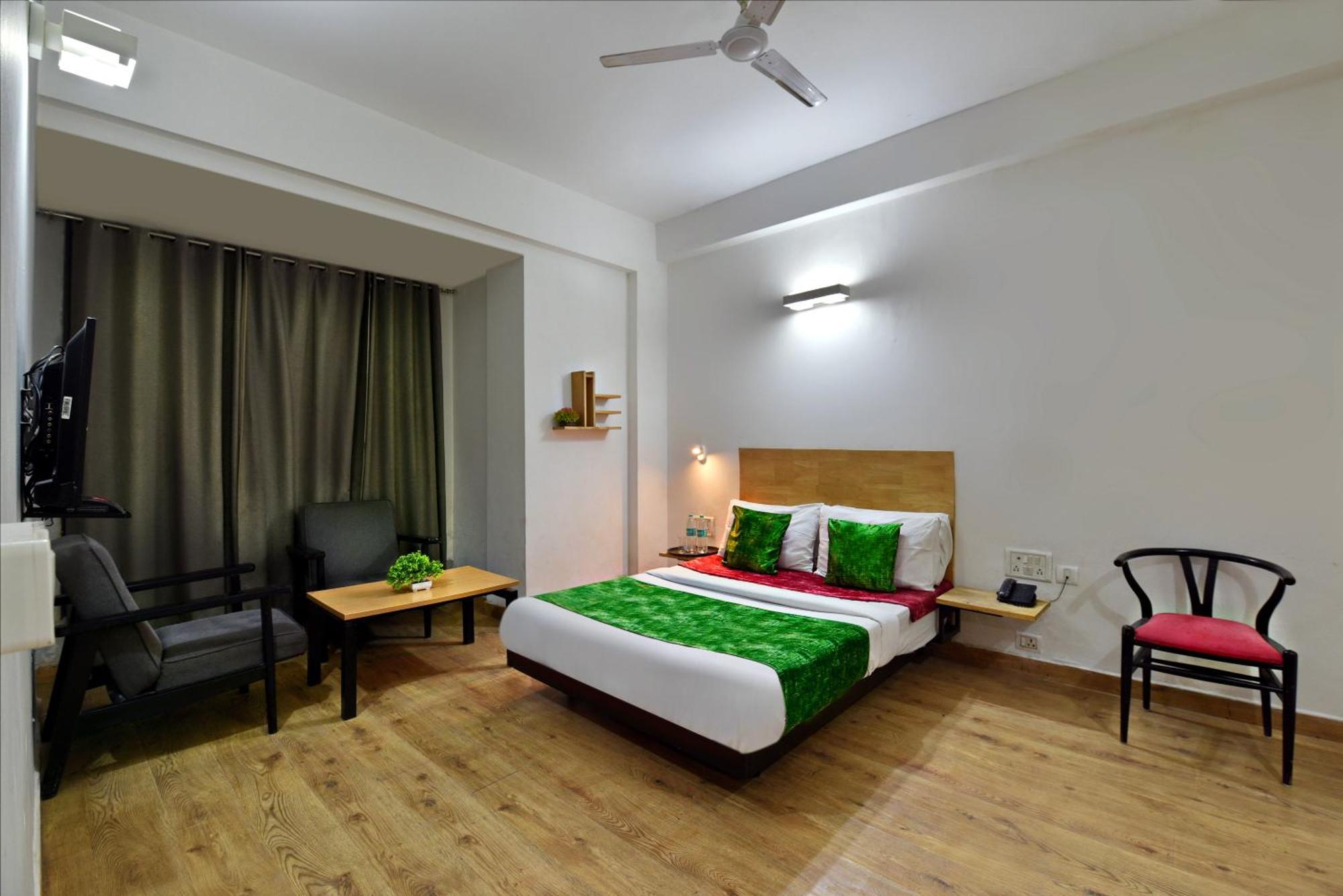 Divine Inn Couple Friendly Hotel Near Sector 51 Metro Station Noida Bagian luar foto