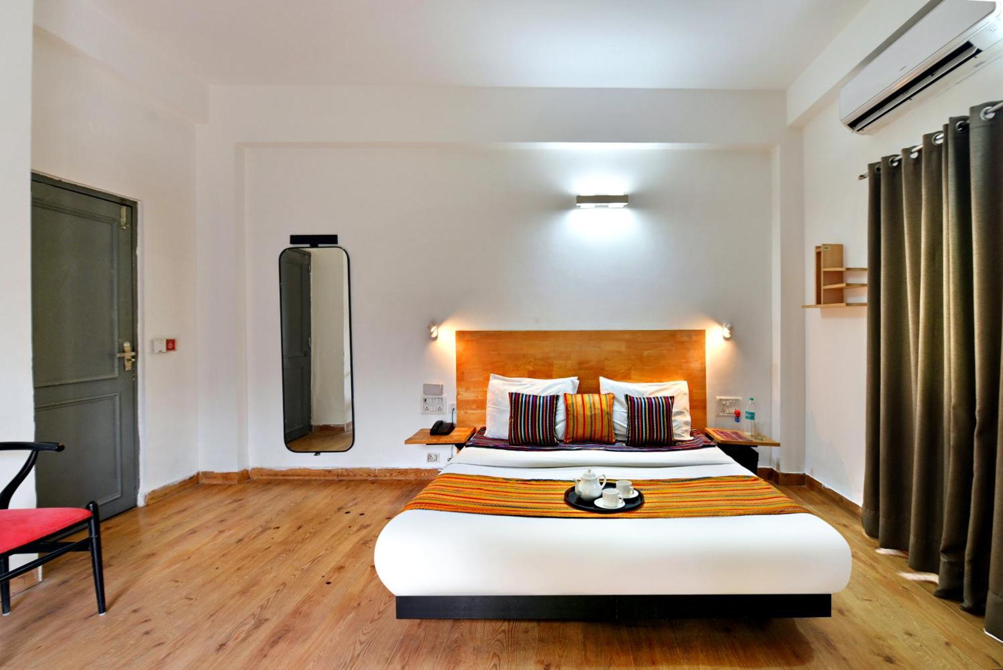 Divine Inn Couple Friendly Hotel Near Sector 51 Metro Station Noida Bagian luar foto