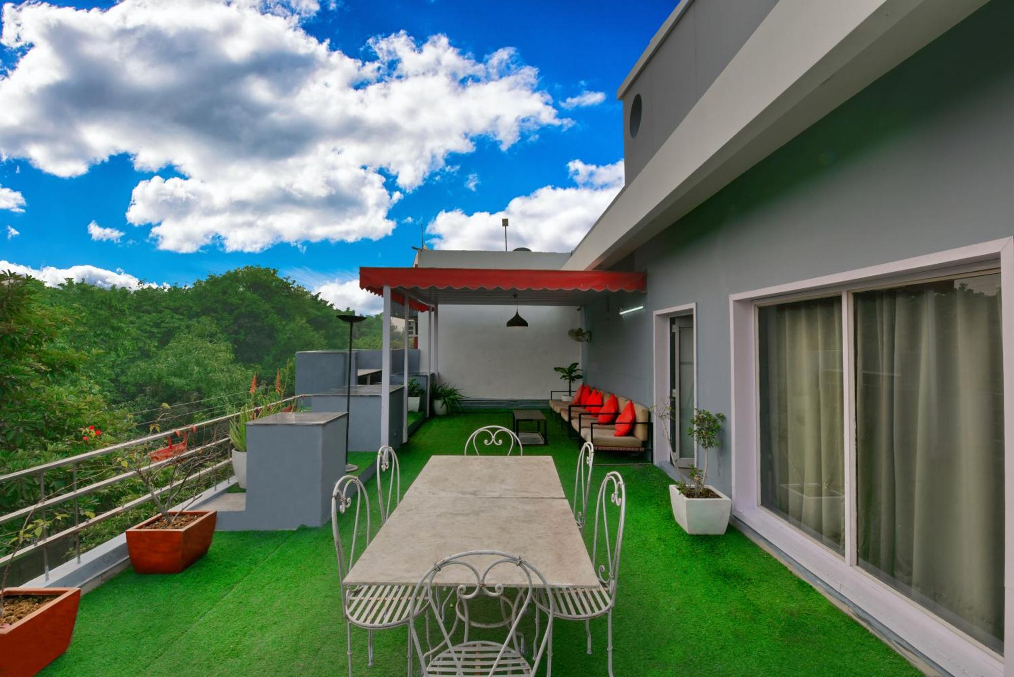 Divine Inn Couple Friendly Hotel Near Sector 51 Metro Station Noida Bagian luar foto
