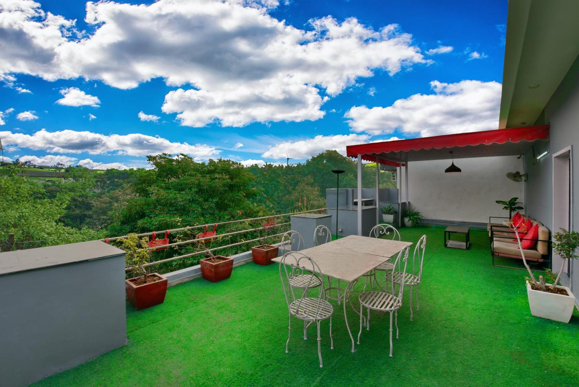Divine Inn Couple Friendly Hotel Near Sector 51 Metro Station Noida Bagian luar foto